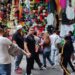 Contenedores de carga en un puerto mexicano con actividad de exportación e importación de mercancías