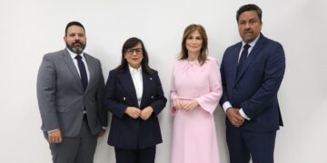 Botellas de ron dominicano en línea de producción con destino a exportación