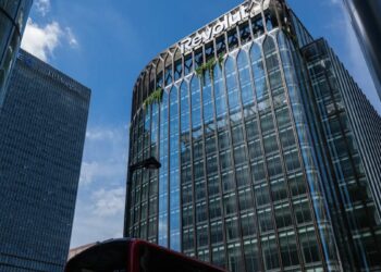Edificio YY en Canary Wharf Londres, sede de Revolut y nuevo espacio de Deutsche Bank