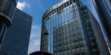 Edificio YY en Canary Wharf Londres, sede de Revolut y nuevo espacio de Deutsche Bank