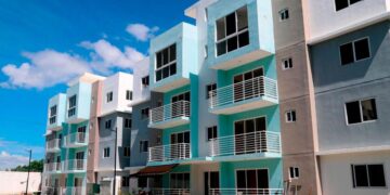 Director general de la DGII Pedro Urrutia habla ante constructores de Acoprovi sobre pago del Bono de Vivienda de Bajo Costo