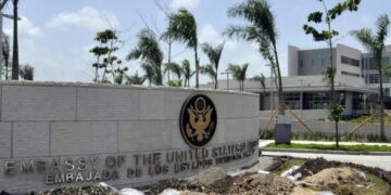 Fachada de la Embajada de Estados Unidos en Santo Domingo, República Dominicana