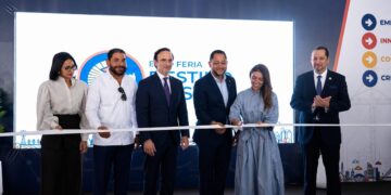 Acto inaugural de Expo Feria Destino Oeste 2026 en el Club Julio Sauri, Santo Domingo Oeste