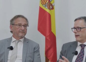 Representantes de la AEAT de España y funcionarios de la DGII reunidos para presentar el proyecto Una Fiscalidad más Justa en República Dominicana