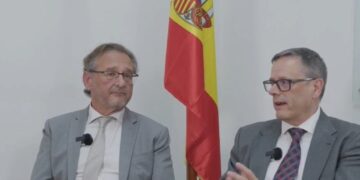 Representantes de la AEAT de España y funcionarios de la DGII reunidos para presentar el proyecto Una Fiscalidad más Justa en República Dominicana