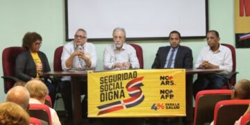 Conversatorio de la Coalición por una Seguridad Social Digna en el Colegio Médico Dominicano con el dirigente chileno Luis Mesina