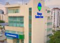 Fachada de Banco Santa Cruz en República Dominicana con logo institucional visible