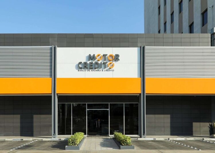 Fachada de Motor Crédito, banco de ahorro y crédito líder en financiamiento de vehículos en República Dominicana