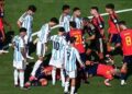 Jugadores de Argentina y España en la final del Mundial 2026 en Nueva Jersey, con incidentes tras el pitazo final