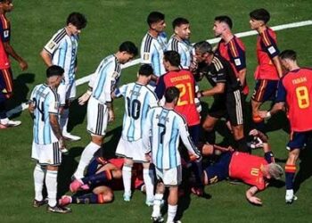 Jugadores de Argentina y España en la final del Mundial 2026 en Nueva Jersey, con incidentes tras el pitazo final
