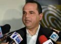Delegado político de Fuerza del Pueblo Manuel Crespo depositando instancia en la Junta Central Electoral de República Dominicana