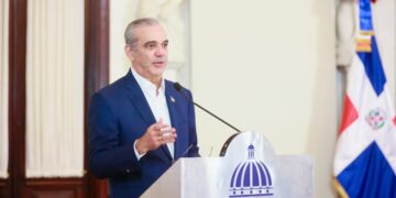 Presidente Luis Abinader durante el lanzamiento de Eficompras en la Dirección General de Contrataciones Públicas