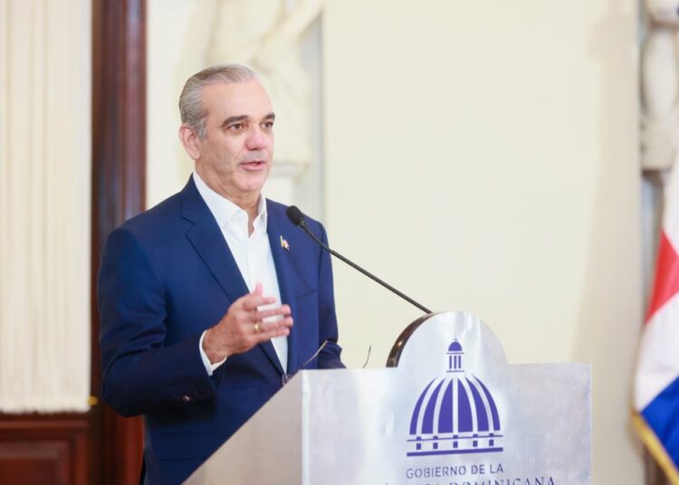 Presidente Luis Abinader durante el lanzamiento de Eficompras en la Dirección General de Contrataciones Públicas