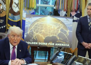 General Mike Guetlein y logotipo del programa Golden Dome for America del Departamento de Defensa de Estados Unidos