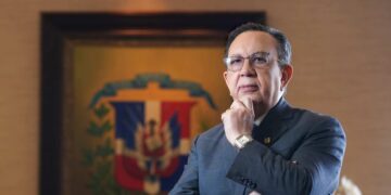 Héctor Valdez Albizu, gobernador del Banco Central de la República Dominicana, reconfirmado por decreto presidencial para dos años más