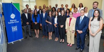 Graduados del curso Inteligencia Artificial para Periodistas de Banco Santa Cruz e INTEC en Santo Domingo