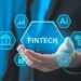 Pantalla con gráficas de inversión fintech global y logos de startups financieras digitales en segundo trimestre 2026