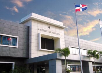 Obras de construcción vial en República Dominicana financiadas con inversión pública en 2026