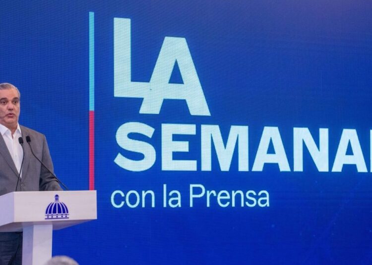 Presidente Luis Abinader en el Palacio Nacional durante la primera edición de La Agenda Semanal