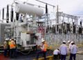 Torres y líneas de transmisión eléctrica en República Dominicana durante un día de altas temperaturas