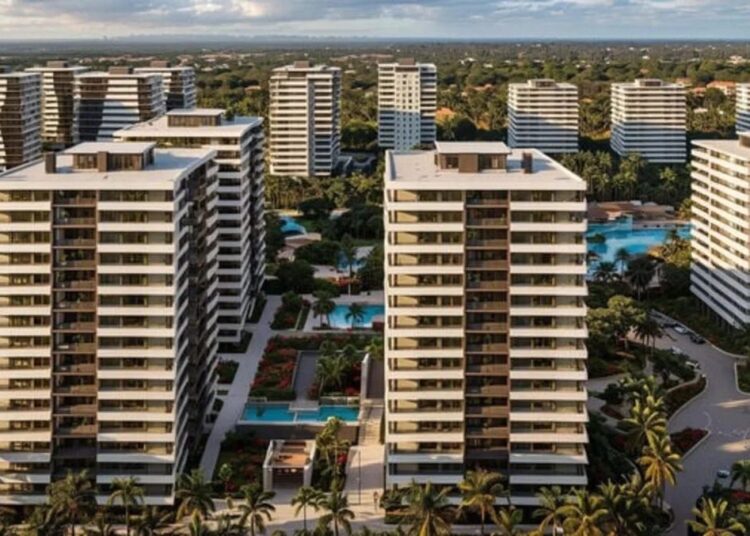 Vista aérea de un desarrollo residencial en Punta Cana, República Dominicana, con piscinas y zonas verdes
