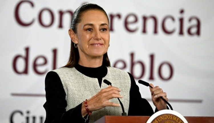 Presidenta Claudia Sheinbaum en rueda de prensa defendiendo la nueva ley de radio y televisión de México
