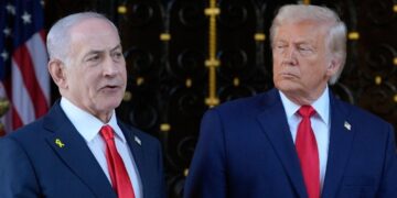 Benjamín Netanyahu en conferencia de prensa rechazando el plan de alto al fuego en Gaza propuesto por Donald Trump