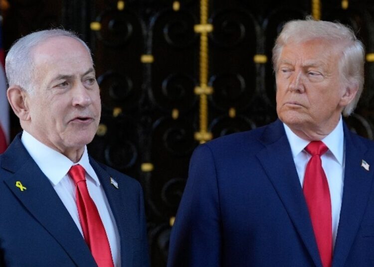 Benjamín Netanyahu en conferencia de prensa rechazando el plan de alto al fuego en Gaza propuesto por Donald Trump