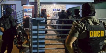 Agentes de la DNCD durante operativo antidrogas en el litoral este de República Dominicana