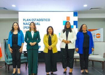 Directora de la ONE Mildred Martínez durante el lanzamiento del Plan Estadístico Nacional 2025-2028 en República Dominicana