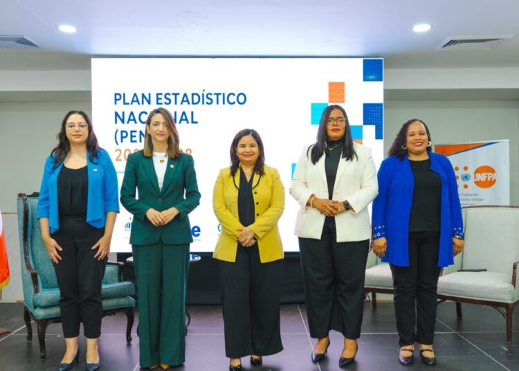 Directora de la ONE Mildred Martínez durante el lanzamiento del Plan Estadístico Nacional 2025-2028 en República Dominicana