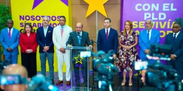 Temístocles Montás, vicepresidente del PLD, durante rueda de prensa sobre prevención sísmica en República Dominicana