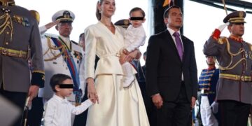 Lavinia Valbonesi y Daniel Noboa, primera dama y presidente de Ecuador, en acto oficial
