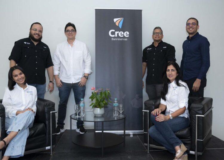 Participantes del programa Cree Banreservas 2026 durante una sesión de preaceleración en Santo Domingo