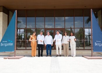 Inauguración del Welcome Center de Punta Bergantín en Villa Montellano, Puerto Plata, con autoridades del proyecto y el Gobierno dominicano