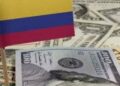 Pantalla con cotización del dólar frente al peso colombiano en una entidad financiera de Bogotá