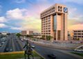 Comercio afiliado a Punto Azul procesando una transacción bancaria en República Dominicana