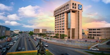 Comercio afiliado a Punto Azul procesando una transacción bancaria en República Dominicana
