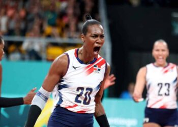 Jugadoras de las Reinas del Caribe celebran punto ante Costa Rica en el coliseo Gioriber Arias, JCC 2026