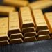 Lingotes de oro apilados en bóvedas de un banco central, representando reservas internacionales de América Latina