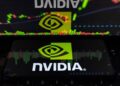 Sede de Nvidia con logo de la empresa, fabricante de chips de inteligencia artificial con valoración superior a cinco billones de dólares