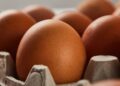 Cartones de huevos en un supermercado de Estados Unidos afectados por retiro por salmonela de la FDA