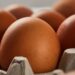 Cartones de huevos en un supermercado de Estados Unidos afectados por retiro por salmonela de la FDA
