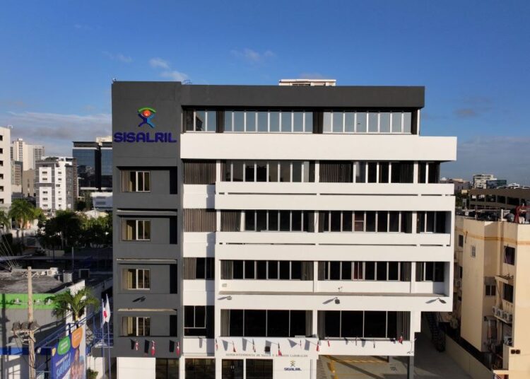 Edificio de la Sisalril en Santo Domingo, sede de la Superintendencia de Salud y Riesgos Laborales de República Dominicana
