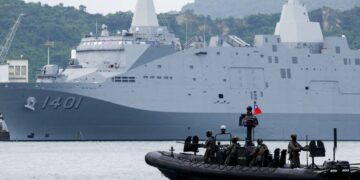 Soldados taiwaneses durante ejercicios militares con equipamiento en las maniobras anuales Han Kuang