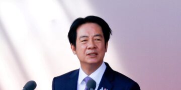 Presidente de Taiwán Lai Ching-te en el podio durante el Foro Ketagalan en Taipéi