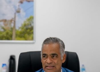 Ministro de Energía y Minas Joel Santos durante declaraciones sobre la tarifa eléctrica en República Dominicana