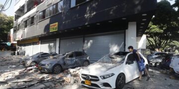 Edificio dañado en Cali tras terremoto de magnitud 7.4 en Colombia el 10 de agosto de 2026
