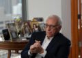 Nelson Peltz y fachada de restaurante Wendy's mientras Trian prepara oferta para privatizar la cadena