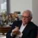 Nelson Peltz y fachada de restaurante Wendy's mientras Trian prepara oferta para privatizar la cadena